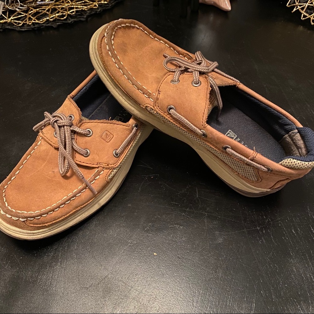 Sperry boy’s boat shoes size 5M nearly new